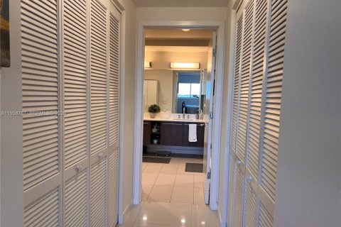 Copropriété à vendre à Doral, Floride: 3 chambres, 156.45 m2 № 2024580 - photo 21