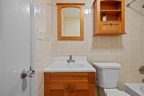 Condo in Clearwater, Florida, 1 bedroom  № 1658752 - photo 13