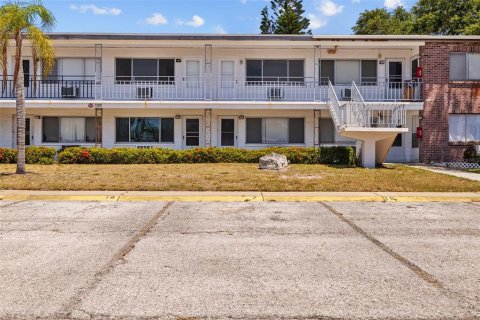 Condo in Clearwater, Florida, 1 bedroom  № 1658752 - photo 1