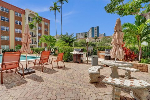 Condominio en venta en Pompano Beach, Florida, 2 dormitorios, 91.97 m2 № 2071154 - foto 15