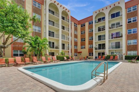 Condominio en venta en Pompano Beach, Florida, 2 dormitorios, 91.97 m2 № 2071154 - foto 14