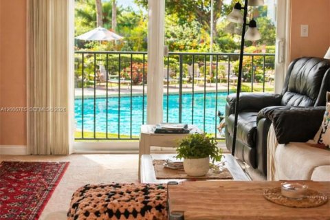 Condominio en venta en Pompano Beach, Florida, 2 dormitorios, 91.97 m2 № 2071154 - foto 3