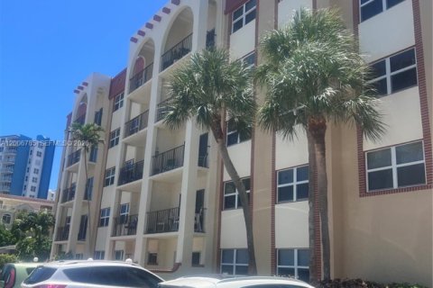 Condominio en venta en Pompano Beach, Florida, 2 dormitorios, 91.97 m2 № 2071154 - foto 20