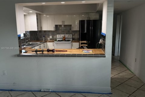 Casa en venta en Miami, Florida, 3 dormitorios, 127.09 m2 № 1983728 - foto 3