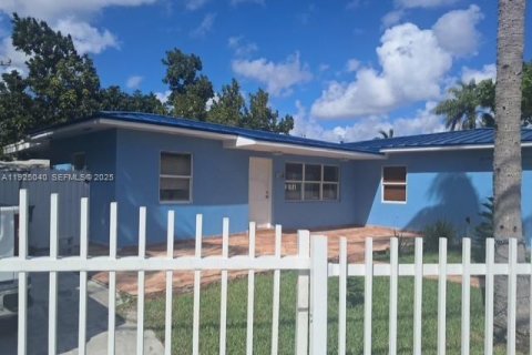 Casa en venta en Miami, Florida, 3 dormitorios, 127.09 m2 № 1983728 - foto 1