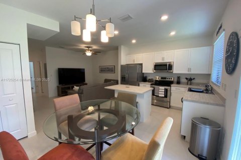 Townhouse in Homestead, Florida 3 bedrooms, 123.37 sq.m. № 1476559 - photo 5