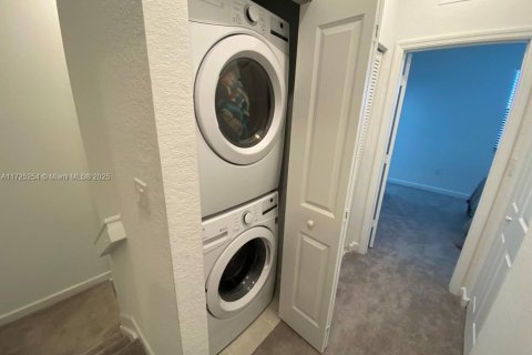Townhouse in Homestead, Florida 3 bedrooms, 123.37 sq.m. № 1476559 - photo 15