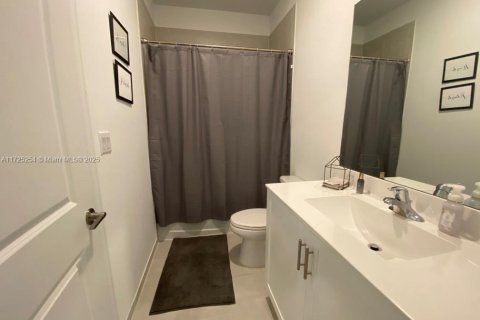 Townhouse in Homestead, Florida 3 bedrooms, 123.37 sq.m. № 1476559 - photo 8