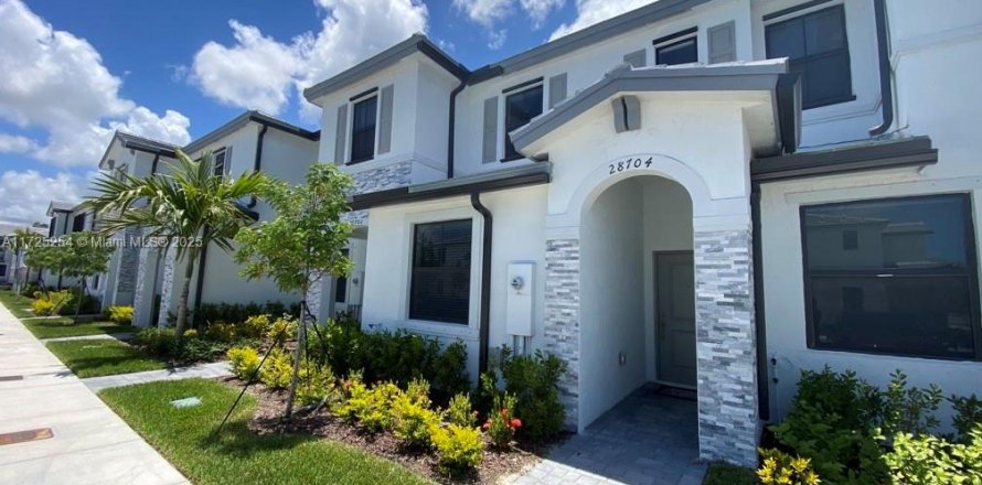 Townhouse in Homestead, Florida 3 bedrooms, 123.37 sq.m. № 1476559