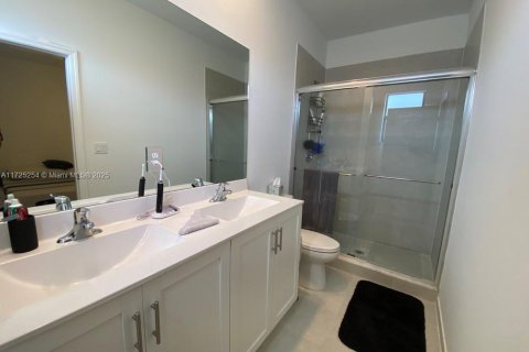 Townhouse in Homestead, Florida 3 bedrooms, 123.37 sq.m. № 1476559 - photo 11