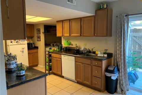 Touwnhouse à louer à Brandon, Floride: 3 chambres, 116.69 m2 № 2223517 - photo 5