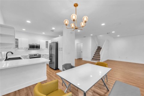 Touwnhouse à vendre à Hollywood, Floride: 3 chambres, 162.39 m2 № 1998174 - photo 2