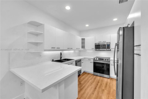 Touwnhouse à vendre à Hollywood, Floride: 3 chambres, 162.39 m2 № 1998174 - photo 8