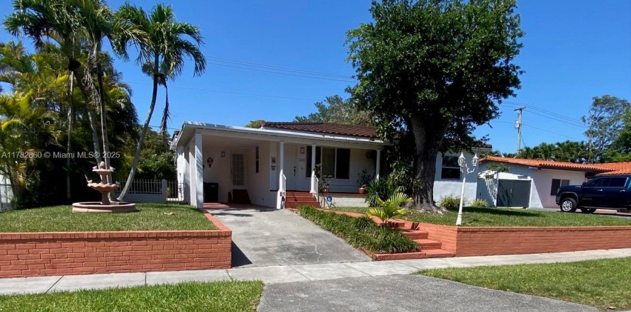 House in West Miami, Florida 3 bedrooms, 127.28 sq.m. № 1632110