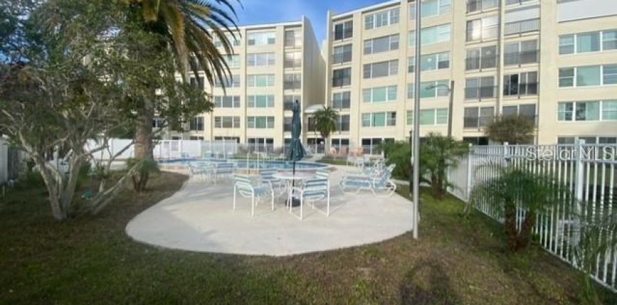 Condominio en Largo, Florida, 2 dormitorios  № 1597813