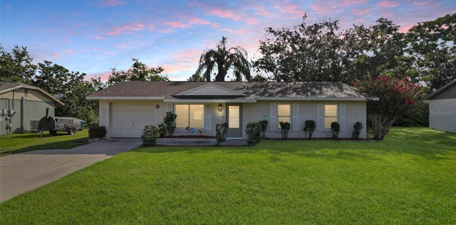 House in Lady Lake, Florida 3 bedrooms, 92.9 sq.m. № 1824429