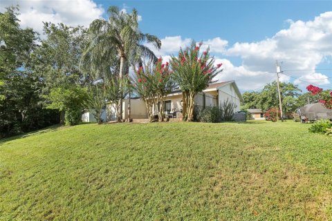 House in Lady Lake, Florida 3 bedrooms, 92.9 sq.m. № 1824429 - photo 21