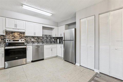 House in Lady Lake, Florida 3 bedrooms, 92.9 sq.m. № 1824429 - photo 11