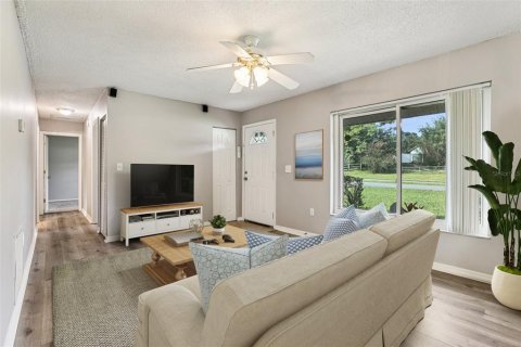 House in Lady Lake, Florida 3 bedrooms, 92.9 sq.m. № 1824429 - photo 5