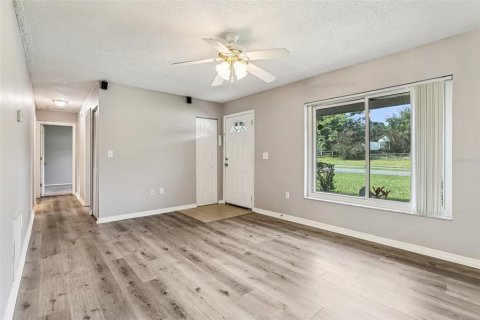 House in Lady Lake, Florida 3 bedrooms, 92.9 sq.m. № 1824429 - photo 6