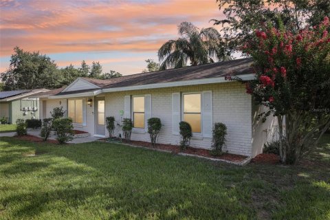 House in Lady Lake, Florida 3 bedrooms, 92.9 sq.m. № 1824429 - photo 29