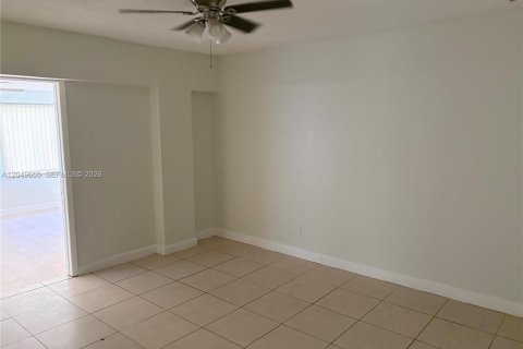 House in Hollywood, Florida 2 bedrooms, 336.58 sq.m. № 2172969 - photo 6