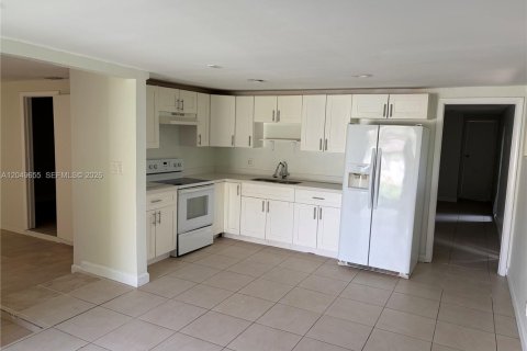 House in Hollywood, Florida 2 bedrooms, 336.58 sq.m. № 2172969 - photo 3