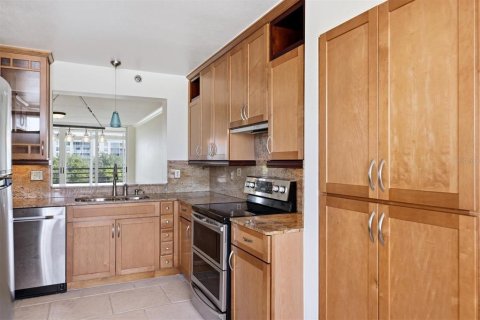 Condo in Bradenton, Florida, 2 bedrooms  № 2224958 - photo 17