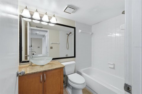 Condo in Bradenton, Florida, 2 bedrooms  № 2224958 - photo 27