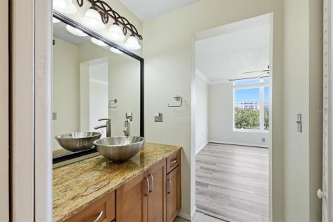 Condo in Bradenton, Florida, 2 bedrooms  № 2224958 - photo 24