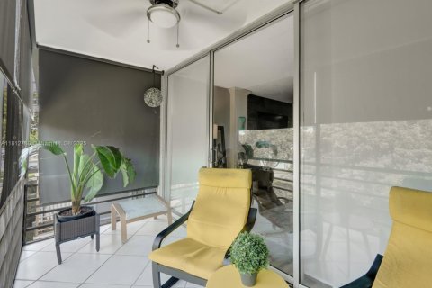Condo in Oakland Park, Florida, 1 bedroom  № 1760917 - photo 18