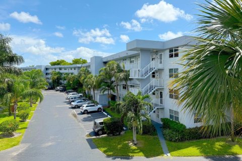Condo in Oakland Park, Florida, 1 bedroom  № 1760917 - photo 19