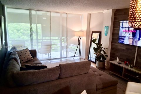 Condo in Oakland Park, Florida, 1 bedroom  № 1760917 - photo 11