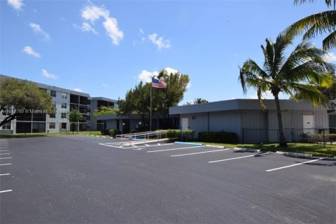 Condo in Oakland Park, Florida, 1 bedroom  № 1760917 - photo 6