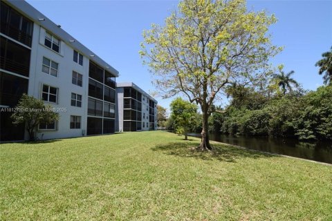 Condo in Oakland Park, Florida, 1 bedroom  № 1760917 - photo 5