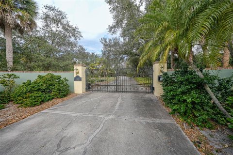 Casa en venta en Port Charlotte, Florida, 6 dormitorios, 776.48 m2 № 2143665 - foto 4