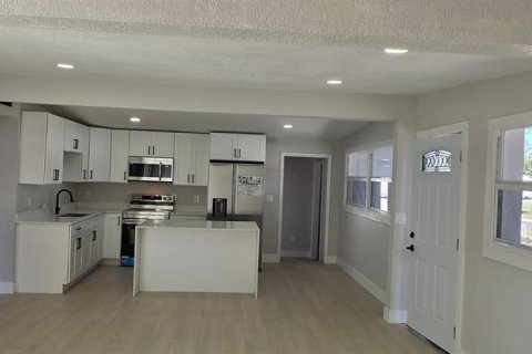 Villa ou maison à vendre à Tampa, Floride: 4 chambres, 134.52 m2 № 2429538 - photo 12