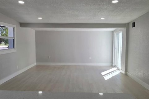 Villa ou maison à vendre à Tampa, Floride: 4 chambres, 134.52 m2 № 2429538 - photo 6