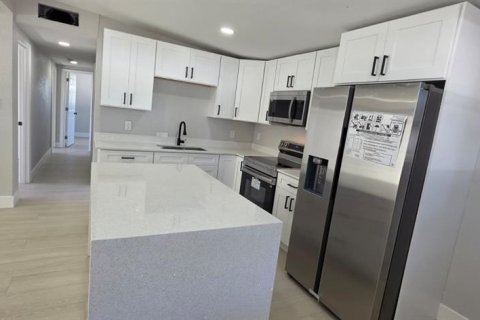 Villa ou maison à vendre à Tampa, Floride: 4 chambres, 134.52 m2 № 2429538 - photo 15