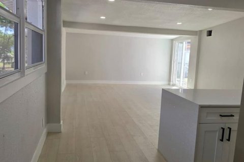 Villa ou maison à vendre à Tampa, Floride: 4 chambres, 134.52 m2 № 2429538 - photo 16