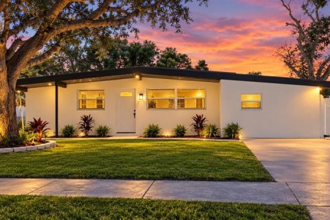 Villa ou maison à Tampa, Floride 4 chambres, 134.52 m2 № 2429538