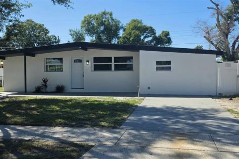 Villa ou maison à vendre à Tampa, Floride: 4 chambres, 134.52 m2 № 2429538 - photo 4