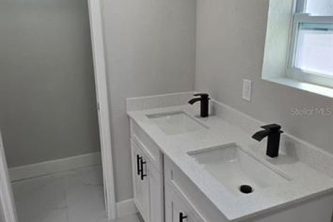 Villa ou maison à vendre à Tampa, Floride: 4 chambres, 134.52 m2 № 2429538 - photo 20