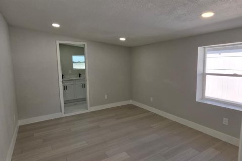 Villa ou maison à vendre à Tampa, Floride: 4 chambres, 134.52 m2 № 2429538 - photo 10