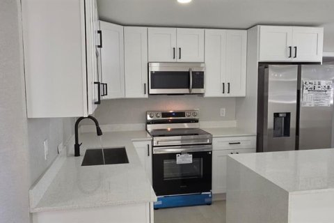 Villa ou maison à vendre à Tampa, Floride: 4 chambres, 134.52 m2 № 2429538 - photo 14