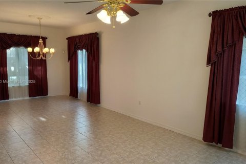 Villa ou maison à vendre à Homestead, Floride: 4 chambres, 185.9 m2 № 1638920 - photo 3