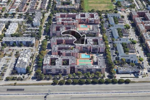 Condo in Hialeah, Florida, 2 bedrooms  № 2026197