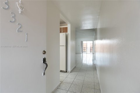 Copropriété à vendre à Hialeah, Floride: 2 chambres, 92.72 m2 № 2026197 - photo 3