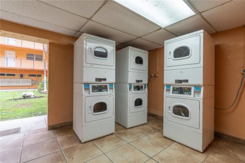 Copropriété à vendre à Hialeah, Floride: 2 chambres, 92.72 m2 № 2026197 - photo 16