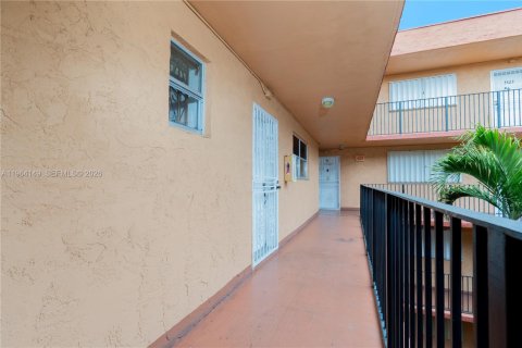 Copropriété à vendre à Hialeah, Floride: 2 chambres, 92.72 m2 № 2026197 - photo 2